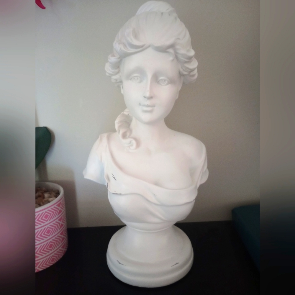 Shelf decor